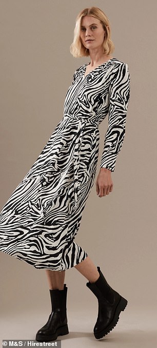 该品牌价值 69 英镑的动物印花 V 领 Midaxi 收腰连衣裙是 'Bold Moves' 系列中唯一一件连衣裙