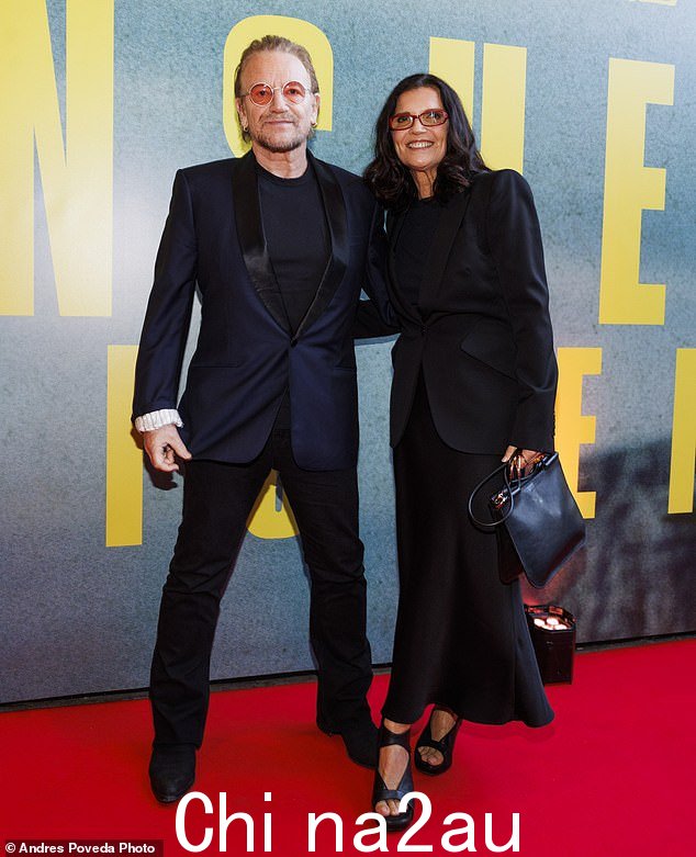Together: Bono 透露了他与妻子 Ali h 40 年的婚姻就像“接力赛”一样,同时详细说明了他们的婚姻接近崩溃的那一刻” class=