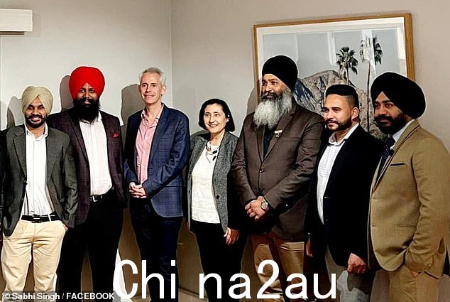 维州的印度社区成员和移民代理参加了与联邦移民部长 Andrew Giles 的私人晚宴(图为与维州能源部长 Lily D¿Ambrosio 的中心