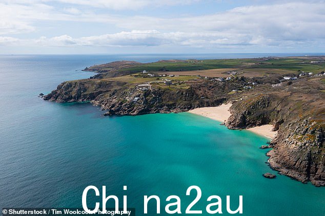 De Savary 曾经可以吹嘘 Land's End(图为 Lands End 附近的 Porthcurno 海滩)和 John o'Groats 作为他的房地产帝国的一部分
