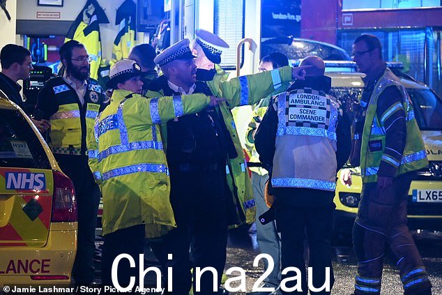 发生在 A10 上的 Amhurst Park 和 Stamford Hill 的交界处,道路因紧急救援人员而封闭响应事件