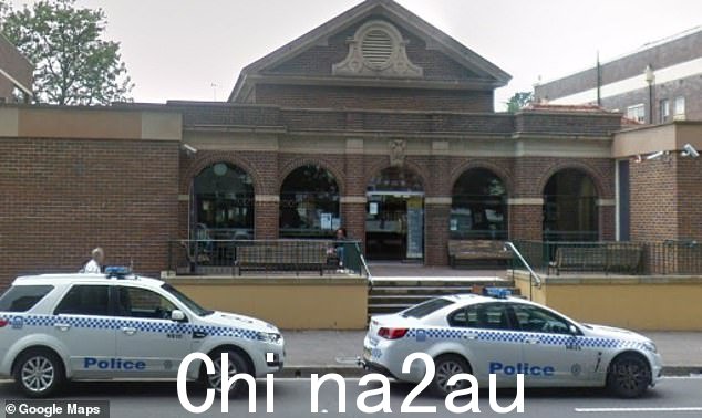 他被判四项持有虐待儿童材料罪名成立去年 12 月在曼利法院(如图),但没有被送进监狱