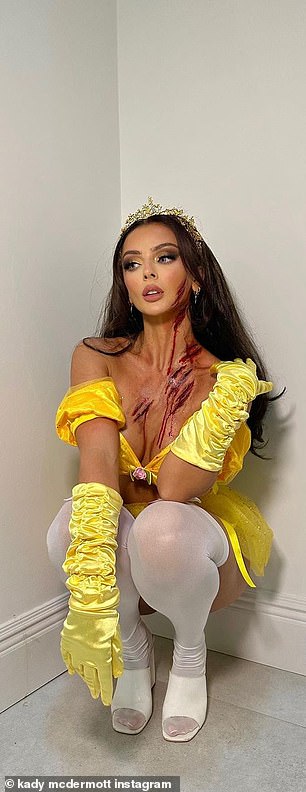 Belle the beauty: Kady 戴着适合公主的头饰