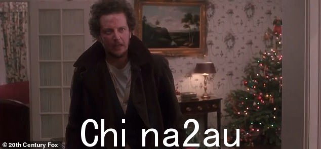 Iron:Timberlake 装扮成 Daniel Stern 的角色 Marv,脸上带着红色的“铁”字,清新脱俗