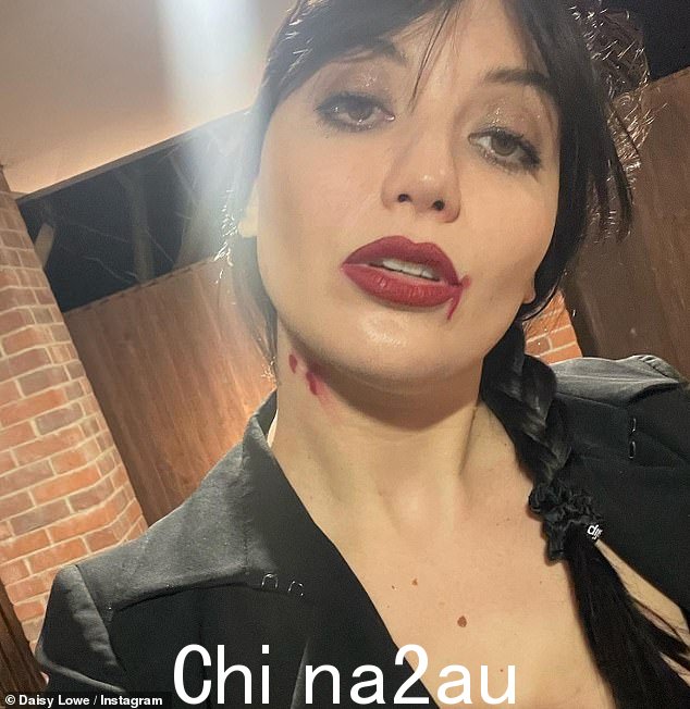 万圣节快乐!Daisy 分享了她万圣节周末的一系列照片