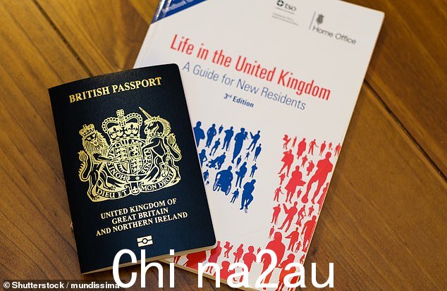 要成为英国公民,您需要支付 50 英镑参加考试并且至少 75% 的正确答案才能通过