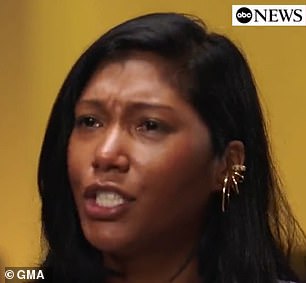 '我不敢相信我是如此幸运,我不敢相信我会爱上这个人,'她一边哽咽一边告诉 Whoopi。 '我也让他也爱我'