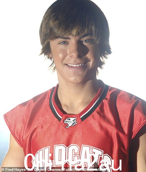 过去的爆炸:Efron 于 2006 年出演 High School Musicla