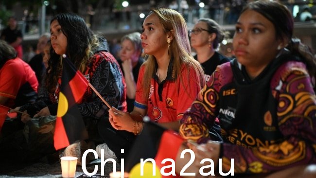 周三,哀悼者为据称被谋杀的少年卡修斯·特维举行烛光守夜活动。图片:Dan Peled/Getty Images