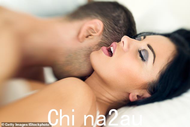 与其假装,不如让安静自己说话。意识到你没有达到高潮可以成为你的伴侣询问他们还能尝试什么的有力提示