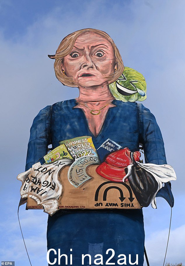 在 Liz Truss 的灾难性执政期间,苏纳克将在下次选举中削减工作以抵御工党。保住鲍里斯·约翰逊 2019 年的多数席位似乎几乎是不可想象的。但他必须尝试