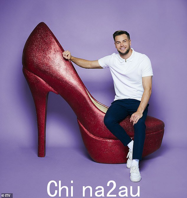 Chris 说:'我想成为一个变装皇后,因为在这个世界上有太多有毒的阳刚之气问题,它被污名化了'