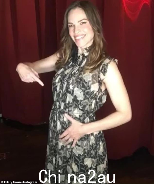 说清楚:百万美元宝贝女演员上个月在早安美国首次透露了她怀孕的消息