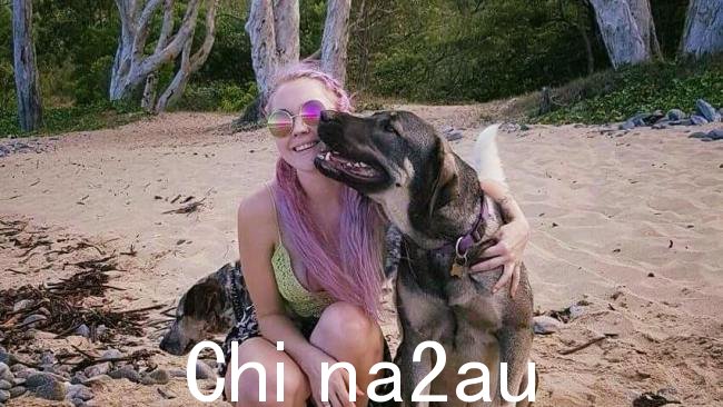24 岁的昆士兰女子托亚·科丁利 (Toyah Cordingley) 在凯恩斯北部的海滩上遛狗时被谋杀。图片：Facebook