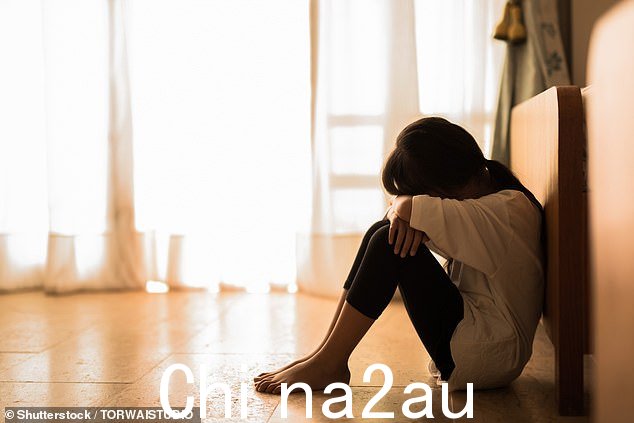 一名妇女在至少七年的时间里被不同的男人强奸了数次,在失去知觉的情况下,被丈夫下药并蒙上眼睛(股票图片)