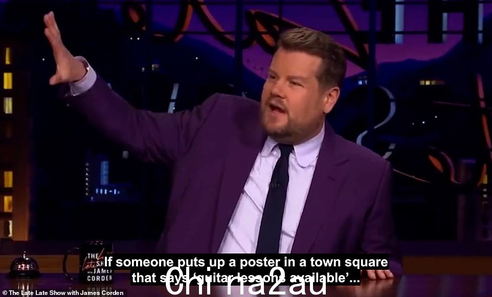 61 岁的 Gervais 在推特上发布了一段 Corden 节目的片段,该节目在万圣节之夜播出,主持人开玩笑说 Twitter 用户对城镇广场上关于吉他课的海报感到愤怒