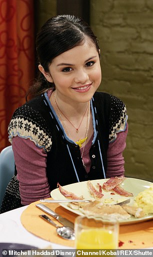Selena Gomez 饰演亚历克斯鲁索在韦弗利广场的奇才