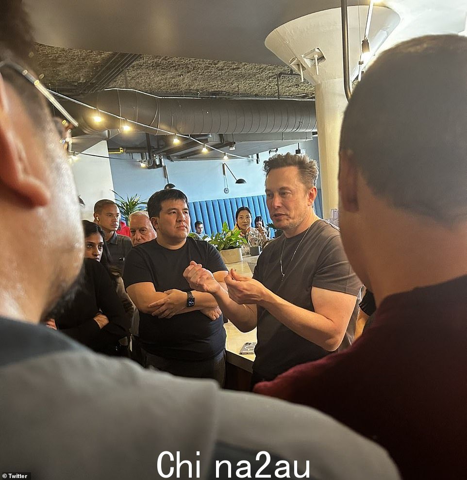 Elon Musk(如图)在 Twitter 的大规模裁员已经开始,公司警告员工准备通过电子邮件发送解雇通知,因为它暂时关闭了所有办公室