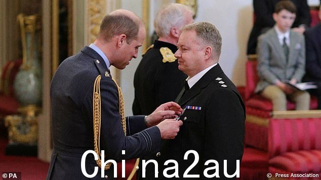 被调查的 GMP 官员之一戴尔·塞克斯顿 (Dale Sexton) 于 2018 年被授予女王治安勋章,次年由威廉王子颁发