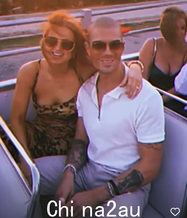 戒指金光闪闪? Maisie Smith 和 Max George 继续引发订婚猜测,因为他在周一发布到 Instagram 的另一个受欢迎的视频中看到他戴着戒指“class=