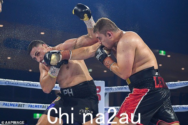 重量级的前景被勇敢的对手 Kiki Leutele 两次震撼