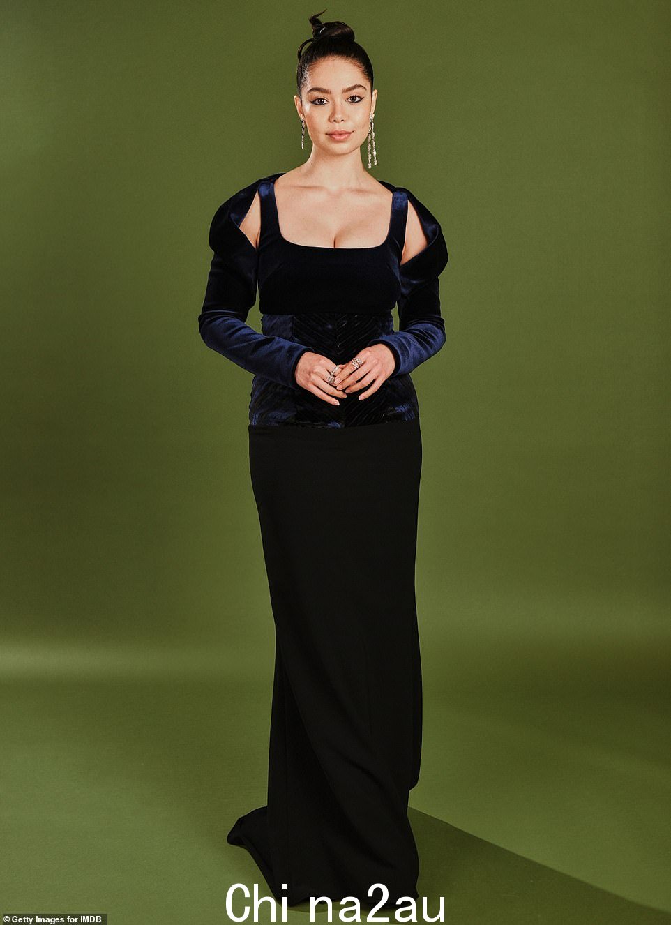 Glamorous: Auli'i Cravalho,21 岁,在洛杉矶参加亚太电影和电视影评人协会庆祝活动时,身着惊艳的装束星期五晚上早些时候