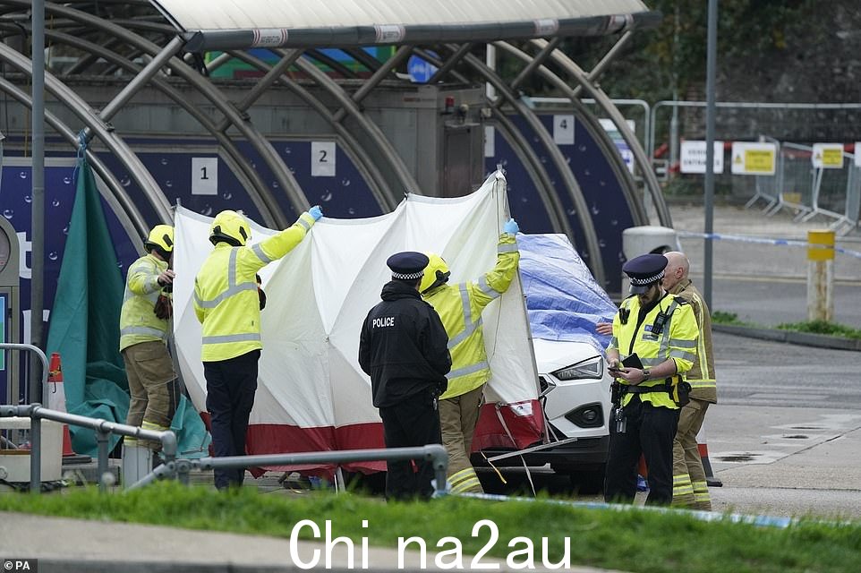 司机离开现场前往附近的加油站自杀。警方在他的车里发现了另一个爆炸装置