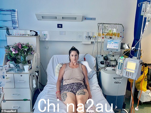 这位 38 岁的老人(如图)自出生时被诊断出患有肺resia,一种心脏病,控制肺部血流的右瓣不能正常形成,使人的心脏有一半工作