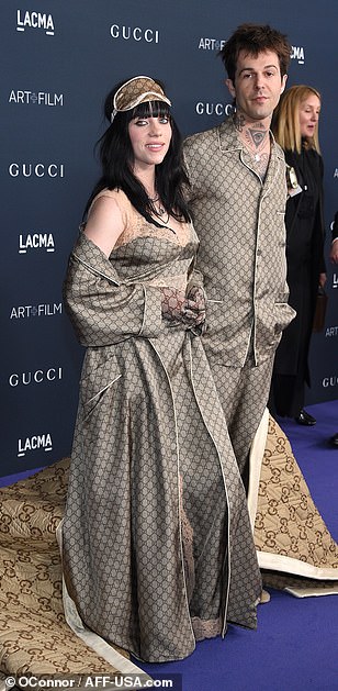 首次亮相:Billie Eilish 和她的新男友 Jesse Rutherford 在周六晚上在洛杉矶举行的星光熠熠的 2022 LACMA Art+Film Gala 上首次亮相红毯