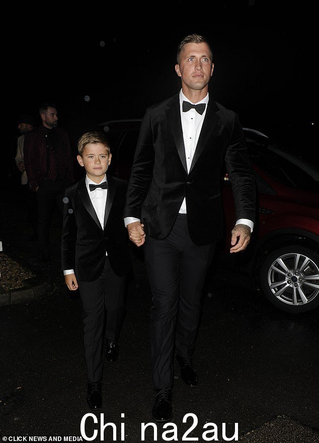 Mini-me: TOWIE 的 Dan 还和他九岁的儿子 Teddy 很像,之前的恋情中,他穿着与其父亲相配的衣服