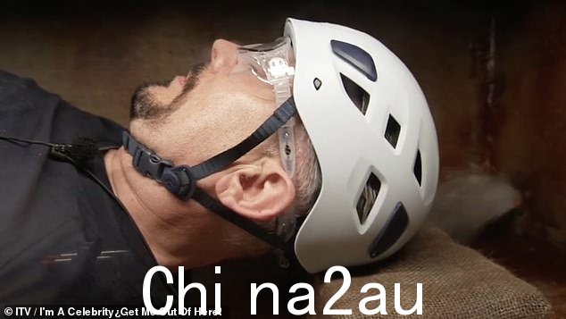 审判时间:但似乎他很快就会被贬低,在周一晚上的剧集中,这位明星被迫参加本赛季的第一次丛林审判
