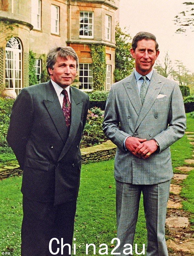 King Charles 和 Jonathan Dimbleby 在 Highgrove 拍摄电视纪录片 Charles the private man, the public role in 1994