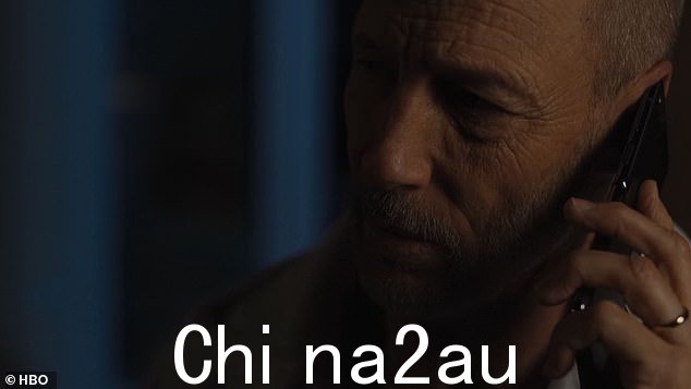 Clueless:'是的,她像往常一样一无所知。我明天回家,一进门就给你打电话。好吧,是的,我也爱你,”他在电话里对那个女人说……Tanya 在这一集结束时听着”课=
