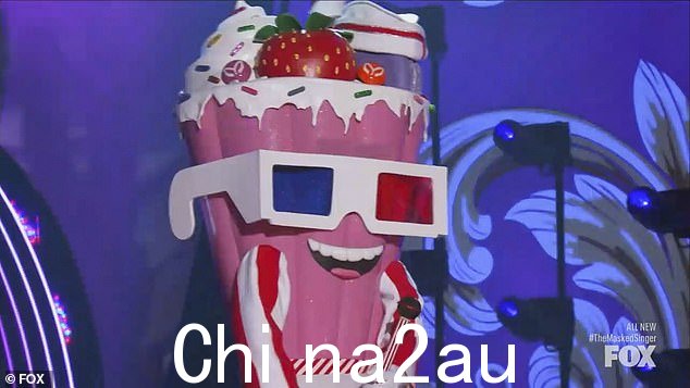 Milkshake mask:奶昔面膜,一个巨大的粉红色奶昔,上面放着草莓,下一个