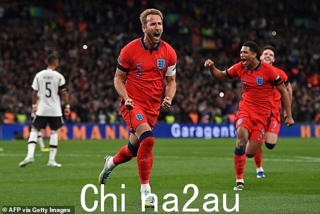 凯恩庆祝在 9 月的最后一场比赛中为英格兰对阵德国打进一球