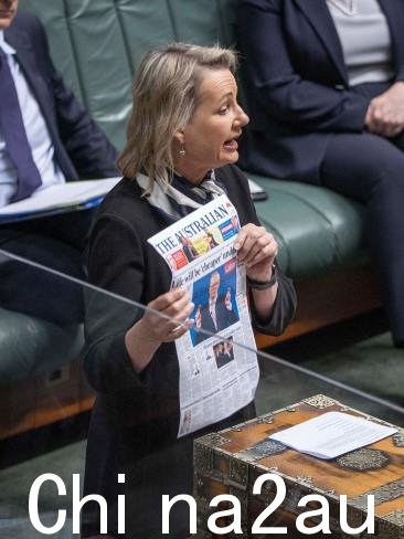 Sussan Ley 最终在没有报纸的情况下继续工作prop.Picture: NCA NewsWire / Gary Ramage