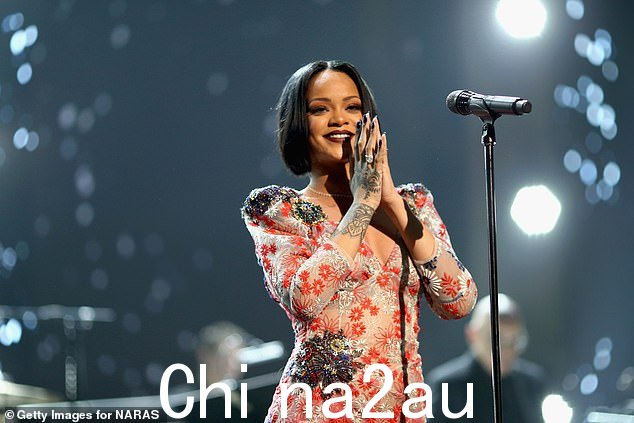 粉丝最爱:这位 34 岁的女歌手最近发行了单曲 Lift Me Up from the Black Panther:Wakanda Forever 原声带告诉美联社,她即将发行她的第九张录音室专辑(图为 2016 年),这不是真的=