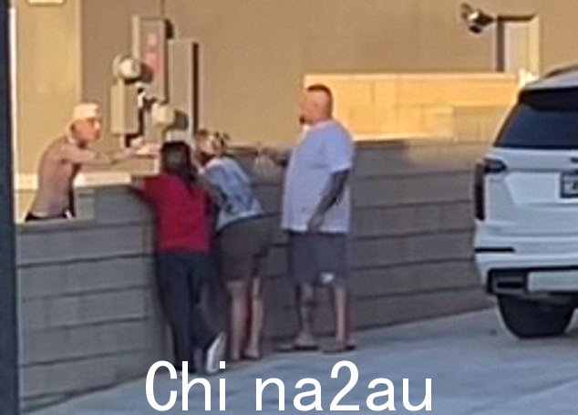 上个月光着膀子的卡特进了一个s与邻居的奶油比赛,这是他在兰开斯特生活的两年中的几次比赛之一