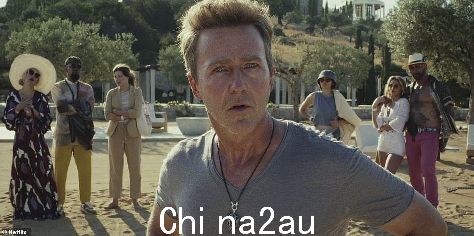 财大气粗的人:新电影的前提是:'当一个技术比尔由爱德华·诺顿(Edward Norton)饰演的狮王迈尔斯·布朗(Miles Bron)邀请他最亲近的人到他的私人希腊岛屿度假,很快就会发现天堂里的一切并不完美'