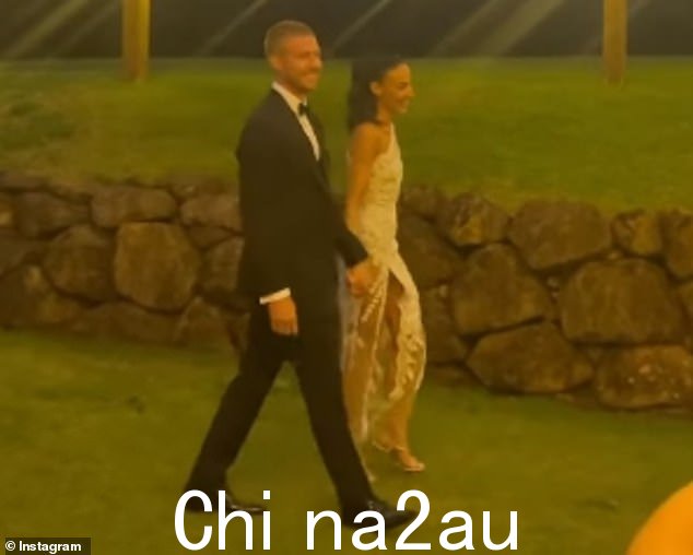 Tayla Damir 上个月在一场奢华的婚礼上嫁给了她的长期 AFL 明星男友 Nathan Broad(左)