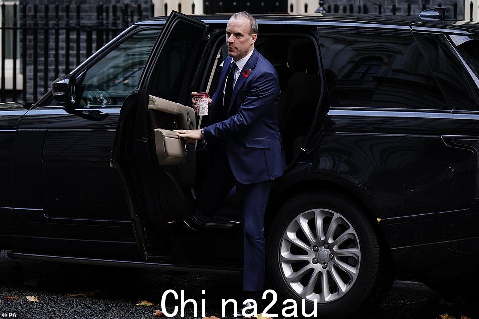 副总理多米尼克·拉布 (Dominic Raab) 也在唐宁街,苏纳克先生召集他的高级团队参加每周例会