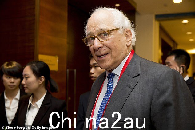 伊夫林爵士是比绍夫斯海姆银行家族的安东尼·德·罗斯柴尔德和伊冯娜·卡恩·德安弗斯的儿子