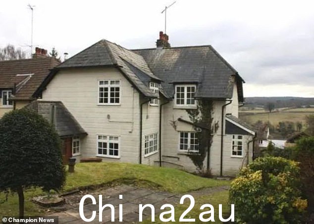 Mark 和 Clare Dyer 在萨里的家,价值 260 万英镑,有游泳池和网球场