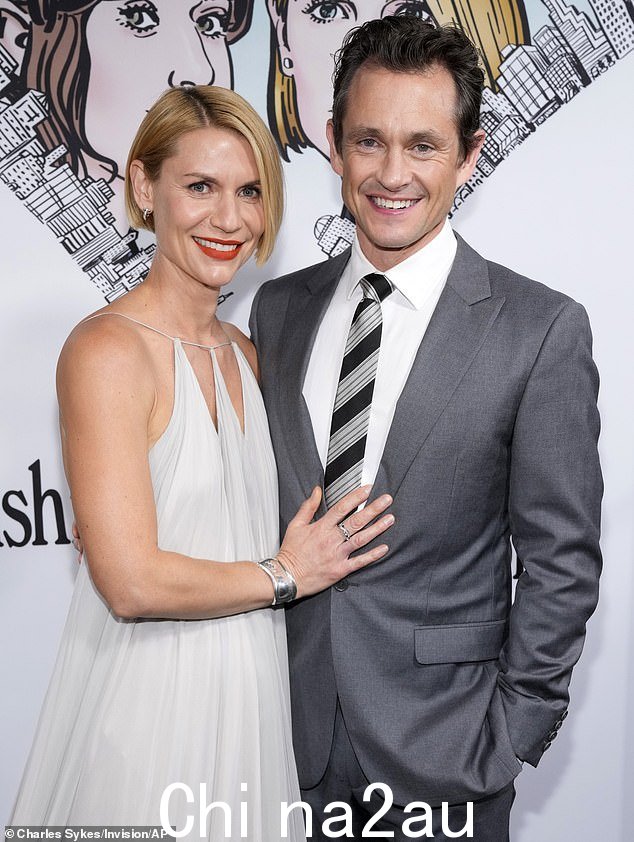 Fleishman 在节目中的前任:Claire Danes 和 Hugh Dancy 参加了 Fleishman is in Trouble 的首映式。克莱尔扮演弗莱什曼的前任,他消失了,把他留给孩子们,没有任何迹象表明她在哪里,也不知道她是否打算回来