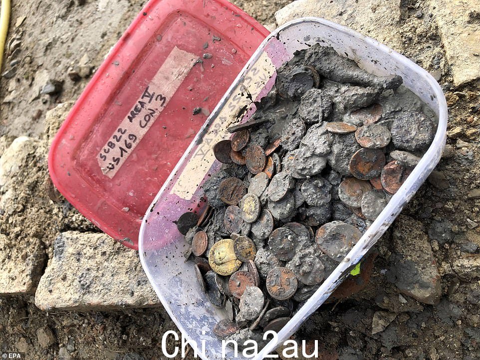 考古学家从泥浆中取出了小雕像和6000枚硬币,使这些古代物品处于完美的保护状态。伊特鲁里亚人从安纳托利亚西部迁移到意大利罗马帝国崛起前的 nturies