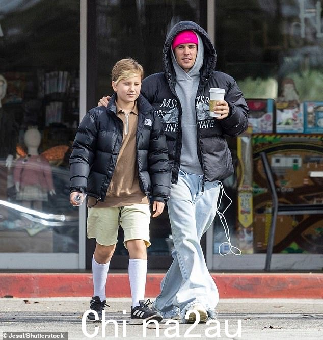 Brotherly: Justin Bieber 和他的弟弟 Jaxon 度过了美好的时光,因为两人周二在洛杉矶喝咖啡