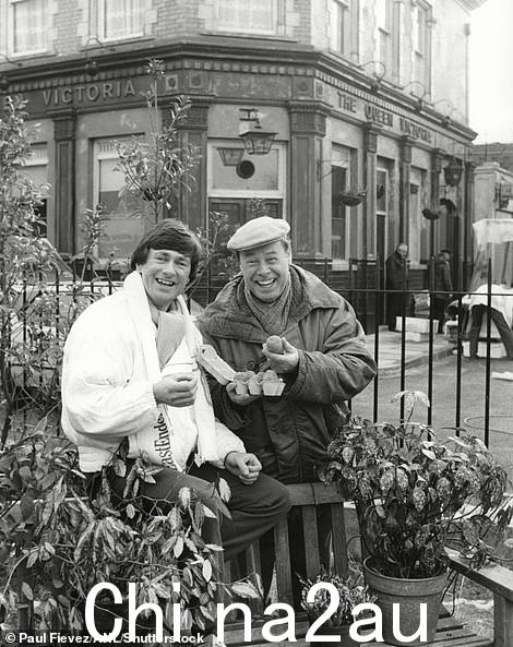 图片:艾伦 Titchmarsh 与 EastEnders 演员 Bill Treacher