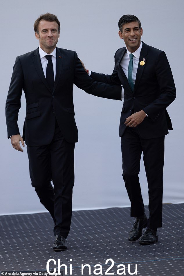JONATHAN MILLER:周一,Rishi Sunak 发布了一张自己抓着 Emmanuel Macron 的照片,其中一个尴尬的手肘拥抱,某种政治家用来展示与另一个人的血缘关系