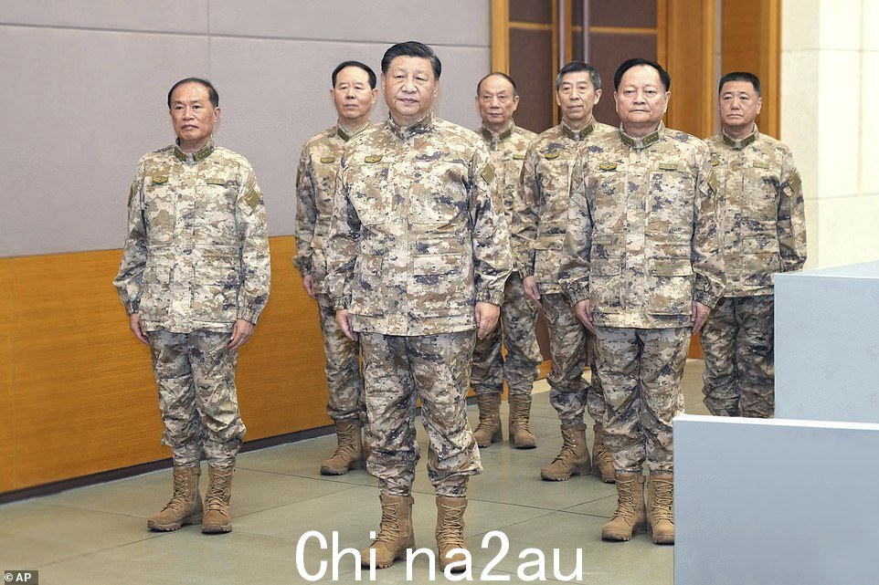 习近平主席宣布中国将重点备战后身着军装视察军事指挥中心的照片出现了