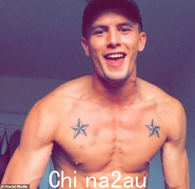 Cousins 被捕并被指控有失风度,而被指控出现在视频中的男子 23 岁的 Joe Firby 也被指控犯有同样的罪行